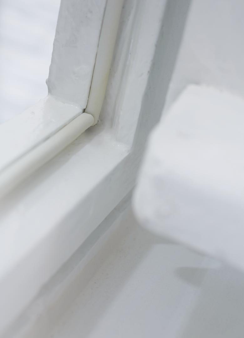 tesamoll P-Profil Gummidichtung für 2 - 5 mm Spalten, für Türen und Fenster, weiß, 10 m x 9 mm x 4 mm